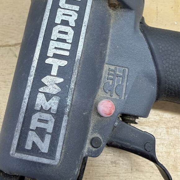 Craftsman 18 Gauge Brad Nailer 5/8" to 2" Air Power Tool - Picture 7 of 13